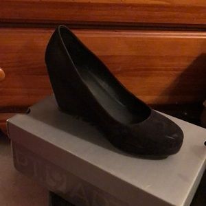 Black wedge heels